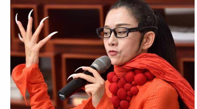 出身农村,为舞蹈事业放弃结婚生娃,今千万豪宅