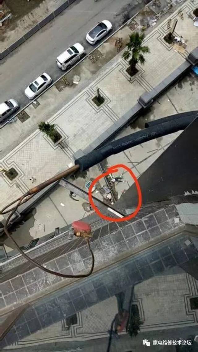 空调工作是高空,高温,高危,三高工种,请尊重空调师傅这个群体!