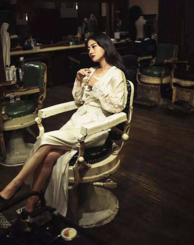 《我不是药神》里的钢管舞女,竟然是文艺青年的女神!