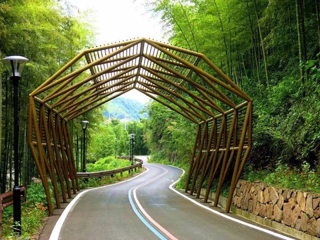 中国美丽乡村精品示范村,省级"两山"乡村旅游产业集聚区核心区,是全国