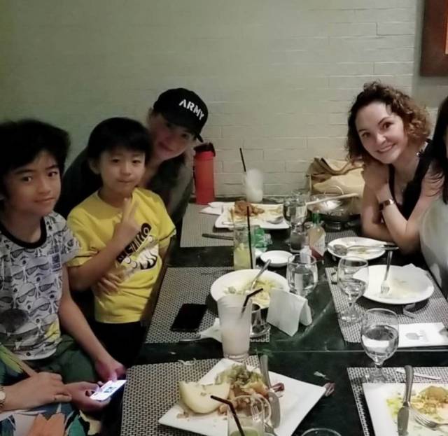 张柏芝和谢霆锋的大儿子lucas及小儿子quintus越发帅气.