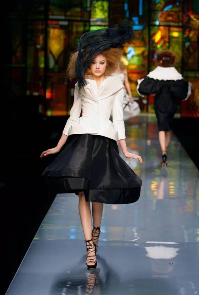 看20世纪法国女装的演变历程,品味潮流时尚的兜转