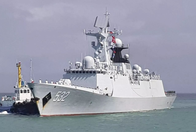荆州号导弹护卫舰(舷号532),由上海沪东造船厂建造,为054a级导弹护卫