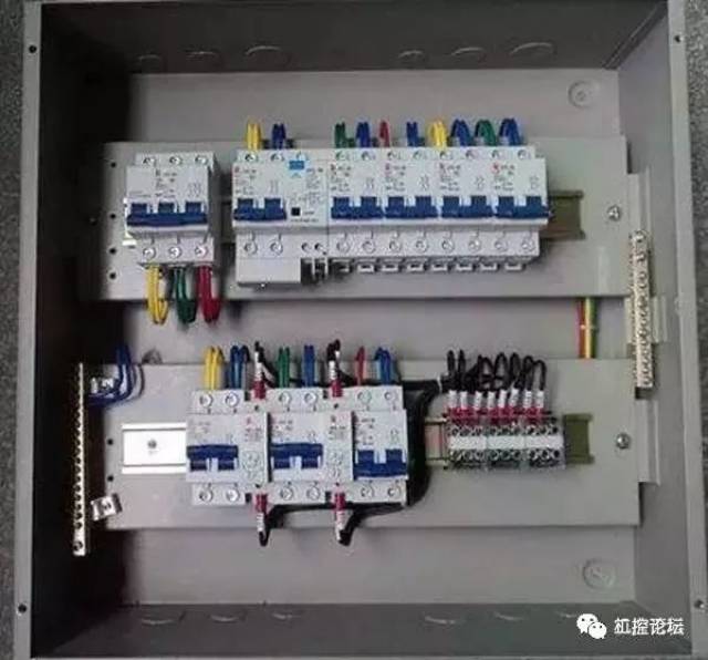 b.空气开关的工作原理