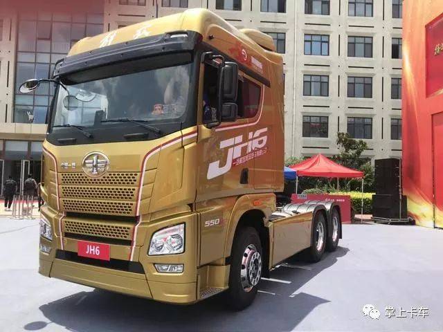 外观非常霸气,气势不输一汽解放即将上市的j7,车身侧面有jh6和50周年