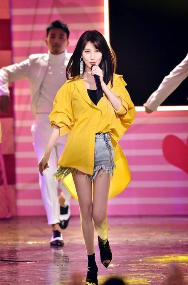 李菲儿台上爆出真实身高!
