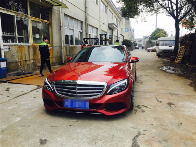 奔驰c260改装c63,奔驰c200改装c63 四驱轿车奔驰c改装气动避震之后低趴效果也是相当不错