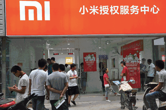 小米上市首日,股票跌破发行价,但他依然值千亿