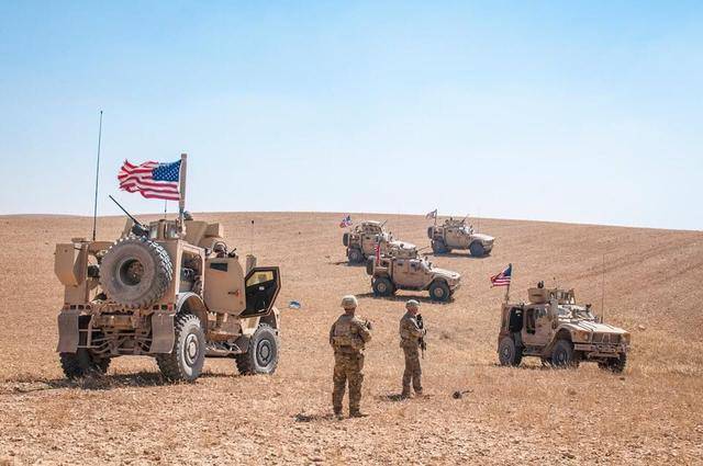 库尔德武装走了,美军士兵继续在叙利亚的曼比