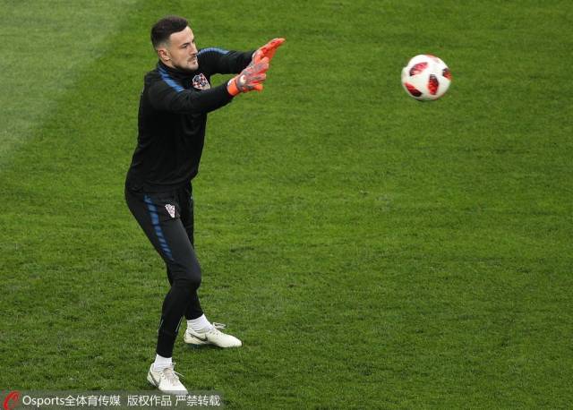 高清:克罗地亚备战并召开发布会 维达发型抢眼