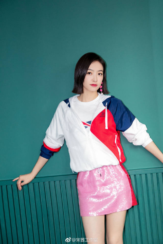宋茜剪了齐肩波波头短发,搭配上运动系列穿搭,秒变成18岁少女