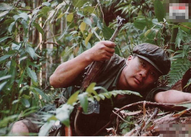中越战争:解放军侦察兵捕俘行动中捕获的越军特工