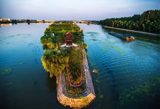 运河行舟微山湖湿地