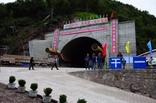 二公司参建的大(理)瑞(丽)铁路大坡岭隧道,全长14729米