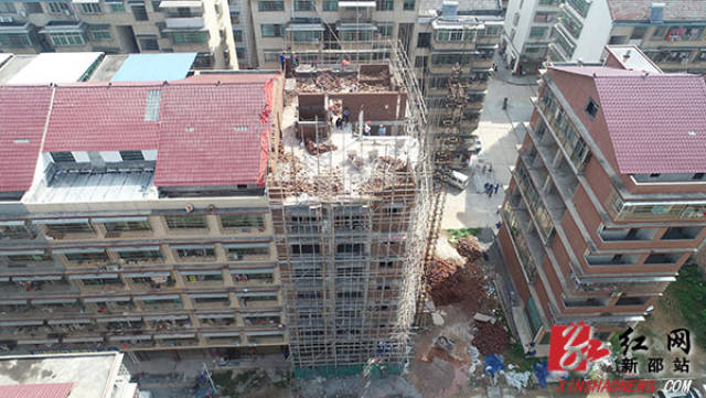 航拍到的违建现场.