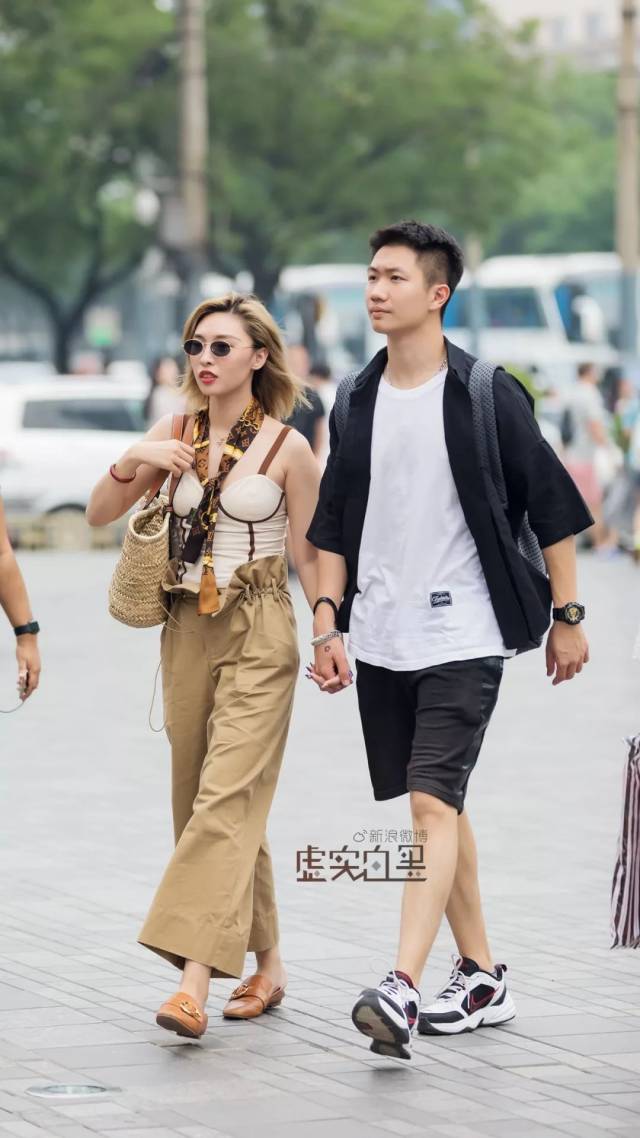 三里屯男生街拍,果然比成都的直多了
