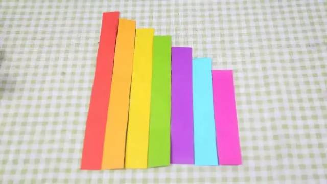 【创意手工】和孩子一起制作七色彩虹挂件,挂在小房间