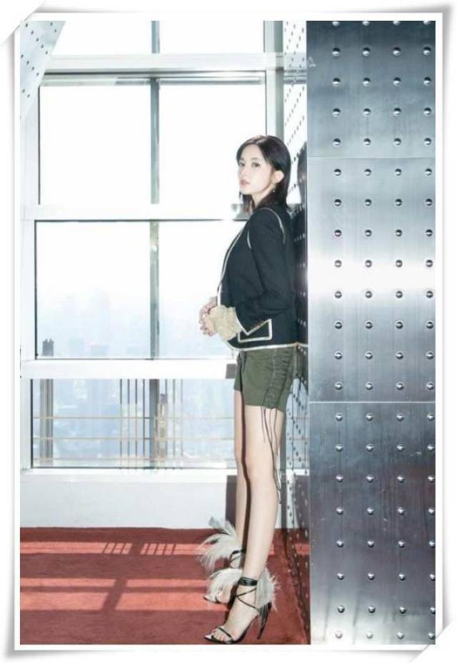 古力娜扎为了美脚踩"两根针,网友:分分钟想把脚上的毛给她拔掉_手机