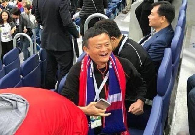马云现身世界杯,手机型号意外曝光,并不是iphonex!
