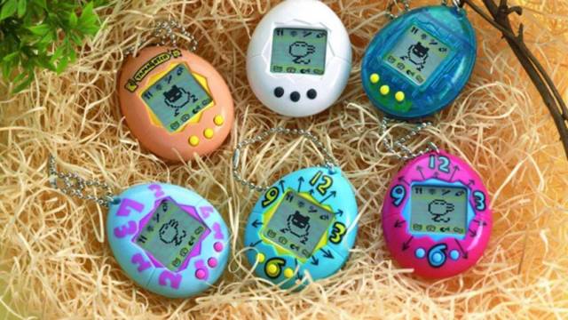 90年代风靡一时的拓麻歌子(tamagotchi),玩具主体只有三个按键,人机