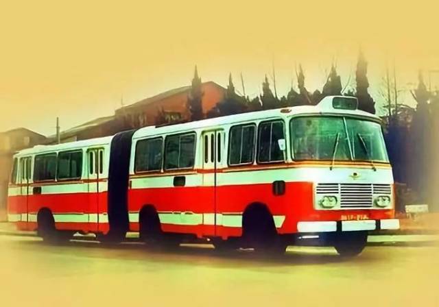 ▼ 80年代的公交车