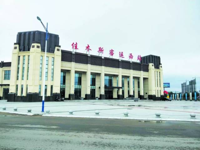 7月6日,记者联系到佳木斯市公共交通有限公司副总栾恒玉,他向我们讲解