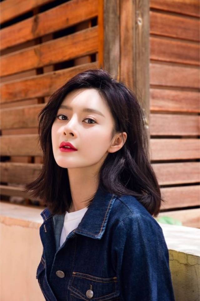 王瑞子牛仔look写真曝光 气质多样目光深邃个性