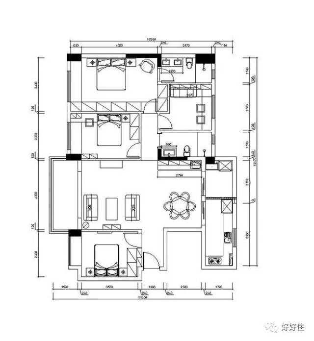 原始户型图 ▲ 改造后的户型图 设计师在户型上做了以下改动: 1.