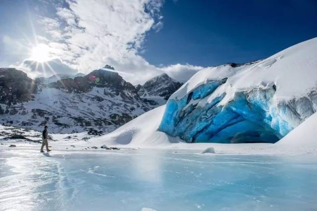 哥伦比亚冰原(columbia ice field)