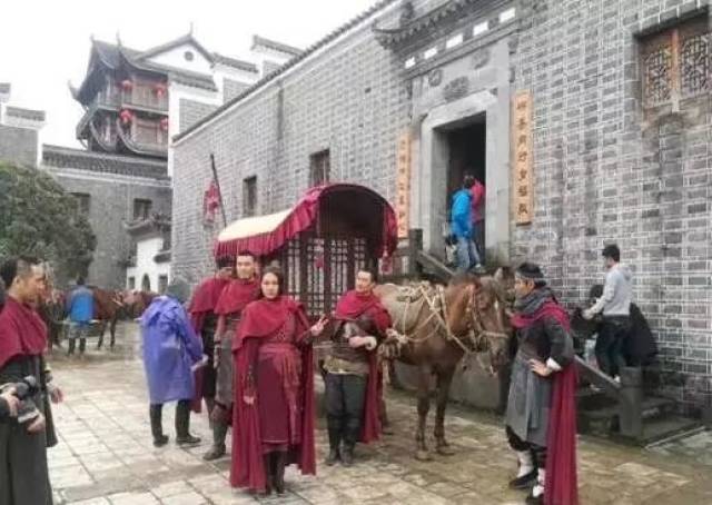 据悉,电影《天下第一镖局》 取材于贵州,取景于贵州,电影以展现贵州
