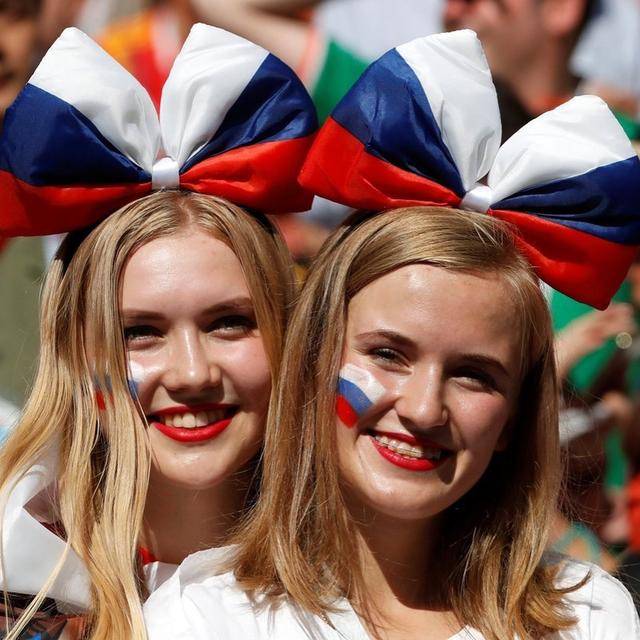 长腿翘臀,世界杯各国女球迷风姿绰约,网友:我根