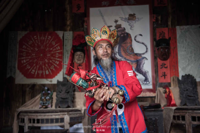 殷商时期流传下来的巫傩梯玛传人,是不是想象中的富有神棍?