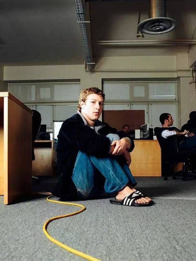 2006年3月,扎克伯格在facebook总部办公室