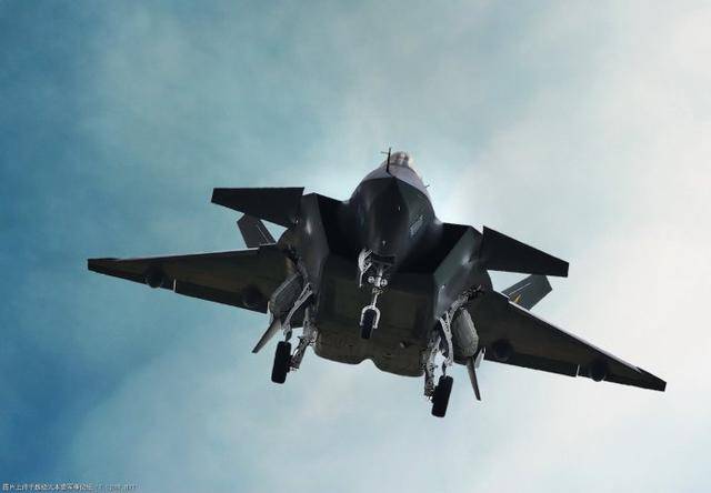 为什么歼20要装龙勃透镜?只因为隐身效果太好了!