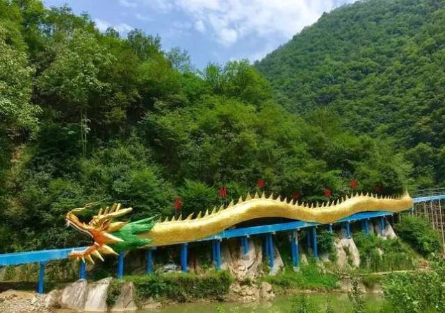 纵情在金丝峡溶洞漂流