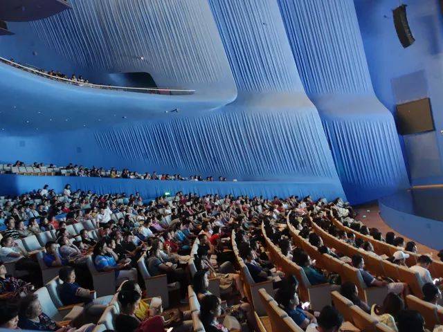 在海岛上的歌剧院——珠海大剧院内余音绕梁,1400多个座位座无虚席