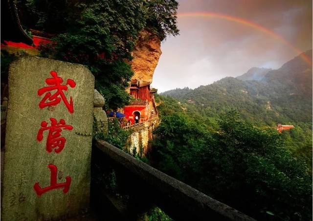 畅游北纬30°醉美旅游秘境,探"华中屋脊",沐森林之浴
