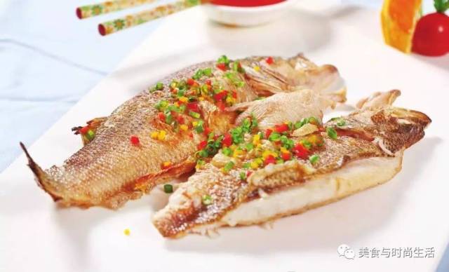香煎鲈鱼 煎制的鲈鱼肉香味美, 色泽诱人,是一款简单易做的美味佳肴