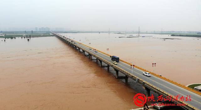 航拍洪峰过境,渭南各级全力迎战渭河1号洪峰(高清组图)