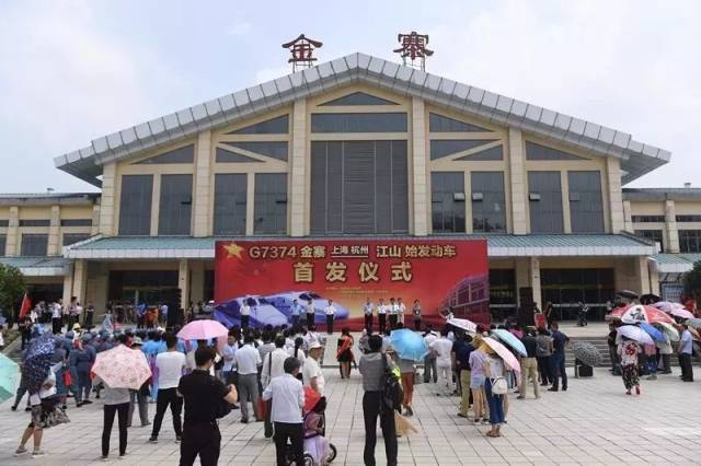 不止高铁始发让人瞩目, 前不久,金寨举办的 中国红色微电影盛典颁奖