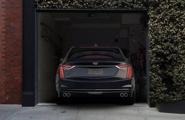凯迪拉克ct6 v sport凭借v8,足以威胁到宝马m5?