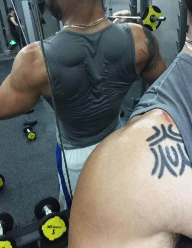 健身也是一种时尚,感受胸毛腹毛和肌肉混搭,汗水浸透衣服的魅力