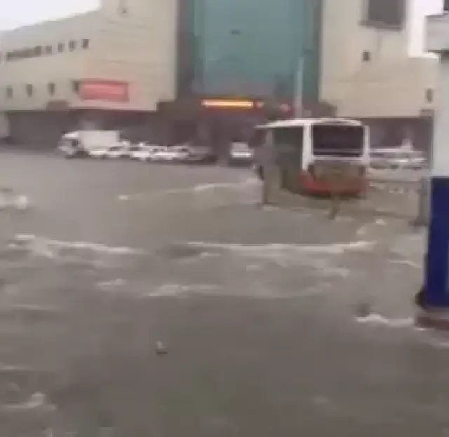 昨夜暴雨突袭! 记者奔赴各地, 发现……