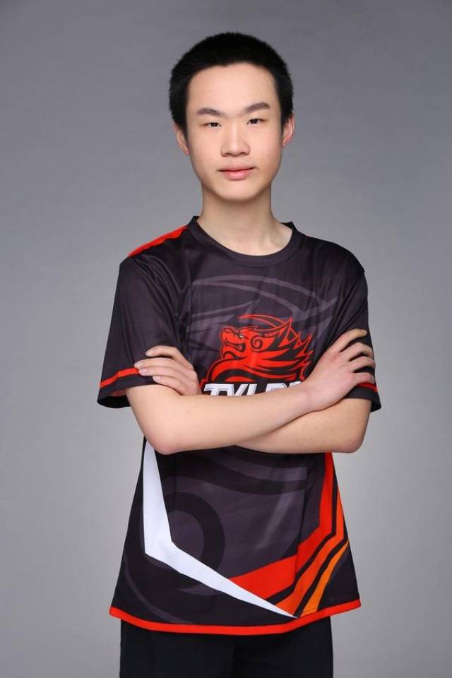 天禄战队也加入直播行列了!队长god还和miss关系不一般!