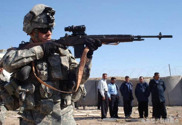 美军在伊拉克战场上，狙击手使用的M14狙击步枪