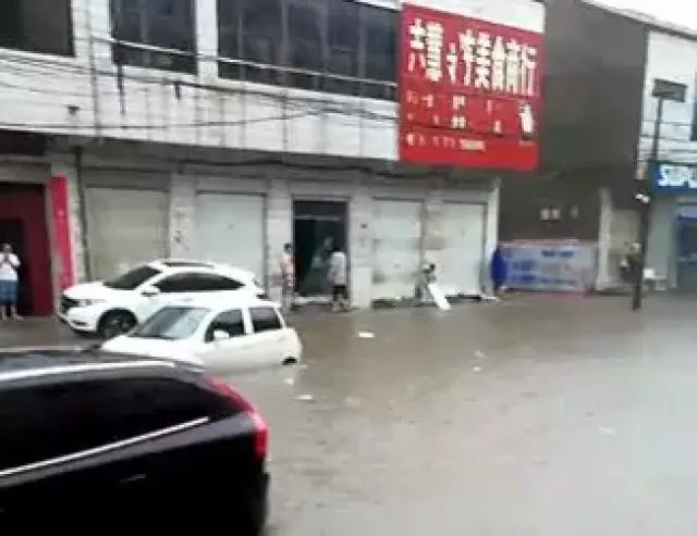昨夜暴雨突袭! 记者奔赴各地, 发现……