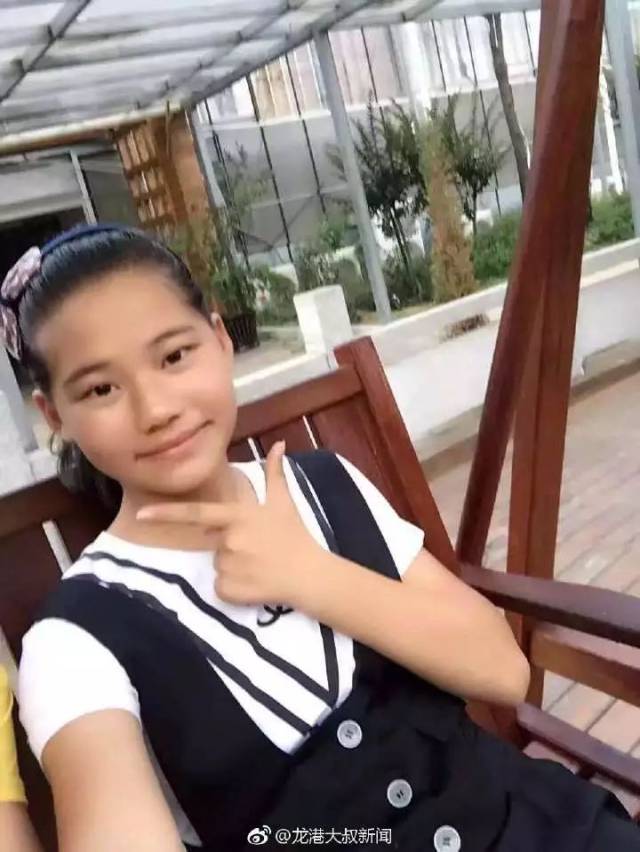 于2018年7月10日晚9点到十点出去的,陪同还有一个十三岁左右的小女孩