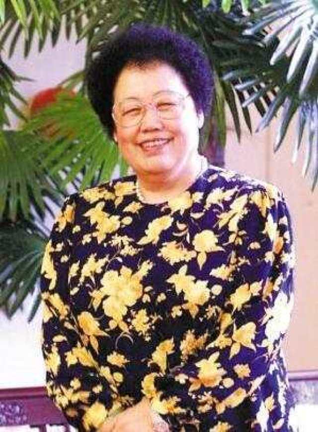 "唐僧肉"真有效?迟重瑞的老婆77岁身体康健,身家百亿