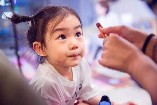 杨烁儿女综艺首秀就上了《爸爸去哪儿》,兄妹颜值超高,预测要火