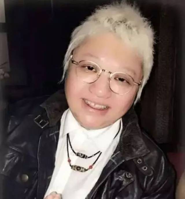 自己戴也不忘了给老婆买,黄圣依也佩戴过天珠项链